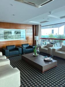 a living room with couches and a coffee table at Flat com vista para o mar - apto 1605 in Natal