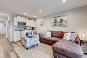 a living room with a couch and a chair at HH Beach & Tennis 319B in Hilton Head Island
