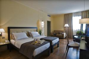 Llit o llits en una habitació de Hotel Cruise