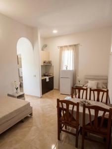 a living room with a bed and a table and chairs at Hotel Marino in Baks-Rrjoll