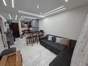 a living room with a couch and a kitchen at شاليه غرفتين ببورتوسعيد للعائلات فقط in Port Said