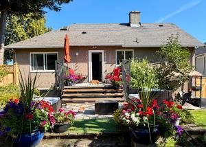 a house with potted plants in the front yard at Campbell Cottage B&B in Nanaimo