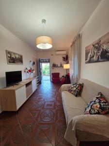 a living room with a couch and a television at Il Casaletto di Simeone in Amelia