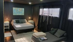 a bedroom with a bed and a couch in it at MiCASA in Córdoba