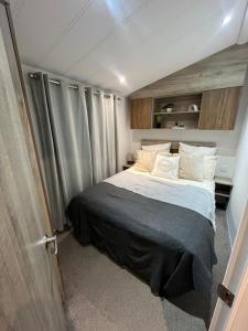 a bedroom with a large bed in a room at Beautiful 3 Bed Caravan with Views & Decking in Mortehoe +19 photos