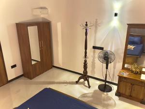 a room with a fan on the floor in a room at Domus Taprobana in Dankotuwa