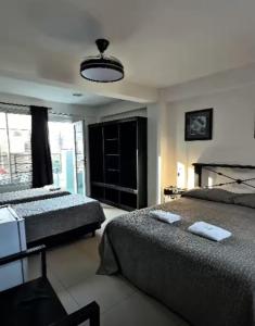 a hotel room with two beds and a window at Aires Express in Buenos Aires