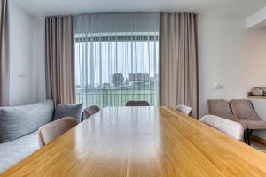 a conference room with a large wooden table and chairs at Mery House Agroturystyka in Biały Dunajec