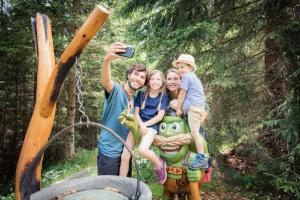 a man taking a picture of a family on a ride at Berghaus Appartment in Biberwier +5 photos