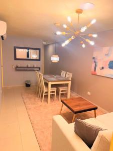a living room with a table and a couch at Apto Amoblado Luxury in Bucaramanga