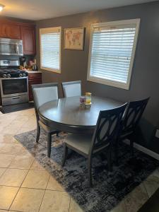 a dining room table and chairs in a kitchen at Queeneby in Brockton