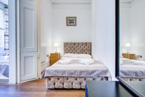 a bedroom with a bed and a mirror at Saint Peter Hotel in London +29 photos