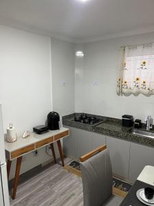 a kitchen with a table and a counter top at Apartamento Central in Montes Claros