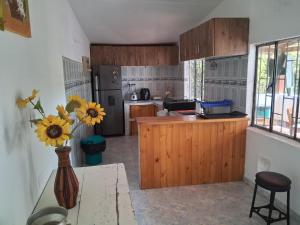 a kitchen with a vase of sunflowers on a table at Fonte di vita in Duitama