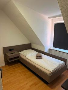 Llit o llits en una habitació de Hotel Bockenem