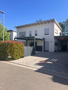 a white house with a driveway in front of it at Villa Belmonte in Weilheim an der Teck