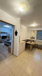 O bucătărie sau chicinetă la Roxen House