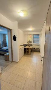 O bucătărie sau chicinetă la Roxen House