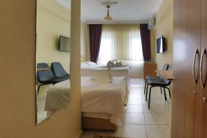 A bed or beds in a room at Gizem Pansiyon