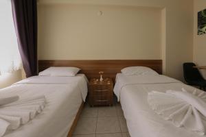 A bed or beds in a room at Gizem Pansiyon