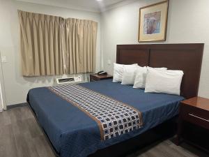 a hotel room with a bed and a window at Golden Eagle Motel in Dorris