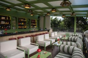a restaurant with white chairs and a bar at Roma Nueve Dos Hotel Boutique in Mexico City