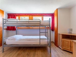 two bunk beds in a room with a window at Zederhaus in Mariapfarr