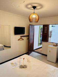 a room with two white towels on a table at Pousada Numei de Jeri in Jericoacoara