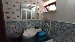 a bathroom with a sink and a mirror and a toilet at La Dimora di Gianna in Palermo