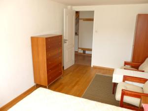 a living room with a dresser and a bedroom at Apartament Tuwima 17 in Świnoujście