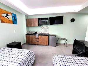a bedroom with a bed and a tv in it at A15 MAX Suite Cocina Terraza 1-2-3-4 PAX Familias Empresas Bienvenidos in Cuautitlán Izcalli +19 photos