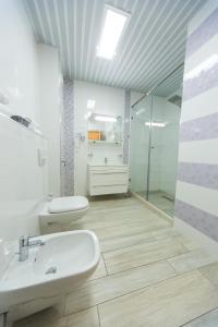A bathroom at Apart Hotel Sea Fort