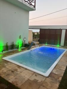 a pool in a yard with a water slide at Casa Annas - Conforto e Tranquilidade in Icaraí