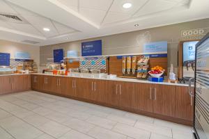 a grocery store with a checkout counter in a store at Holiday Inn Express Biddeford by IHG in Biddeford +60 photos