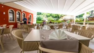 Restoran või mõni muu söögikoht majutusasutuses Hotel-Restaurant Ackersand