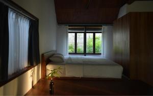 a bedroom with a bed and a window at Haven Nest Retreat in Ấp Phú Hòa (3)