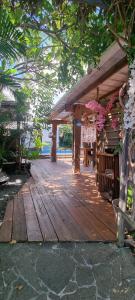 a wooden deck with a view of the ocean at Bungalow Zananas charme et Authenticité chez l'habitant in Saint-Paul