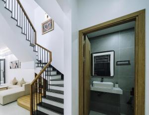 a bathroom with a staircase with a sink and a stairwayexit at Minn Cat Ba in Cat Ba
