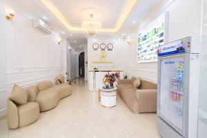a waiting room with couches and a refrigerator at Anna Noi Bai Airport Hotel in Sóc Sơn