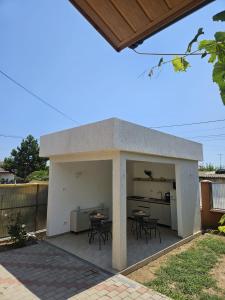 a small patio with tables and chairs in it at 2 Mai - RS in 2 Mai