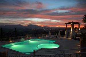 Bazén v ubytování Incantea Resort nebo v jeho okolí