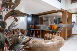 a living room with chairs and a table with a plant at Quality Hotel Toulouse Centre in Toulouse