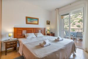 a bedroom with a bed with towels on it at Apartment Mountain View Torrox town in Torrox