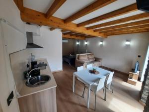 a kitchen and living room with a table and chairs at O Recuncho de Mugardos in Mugardos