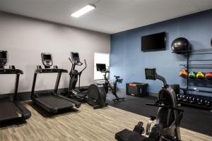 a gym with treadmills and exercise bikes in a room at Hampton Inn Morristown in Morristown