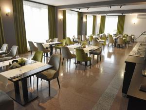 Un restaurant sau alt loc unde se poate mânca la Hotel Regal