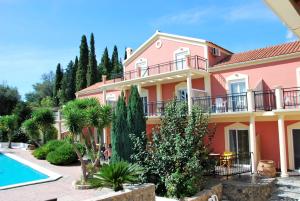 Bazén v ubytování Corfu Pearl nebo v jeho okolí