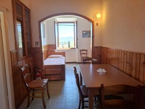 a room with a table and a bed and a window at Appartamento Losanna in Campo nell'Elba +10 photos