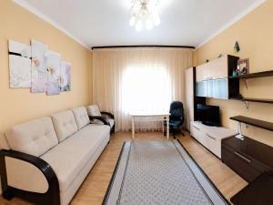 a living room with a white couch and a table at Хостел в Карпатах in Yasinya