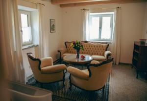 a living room with couches and a table and chairs at Ferienhaus Allmunzen in Witzmannsberg